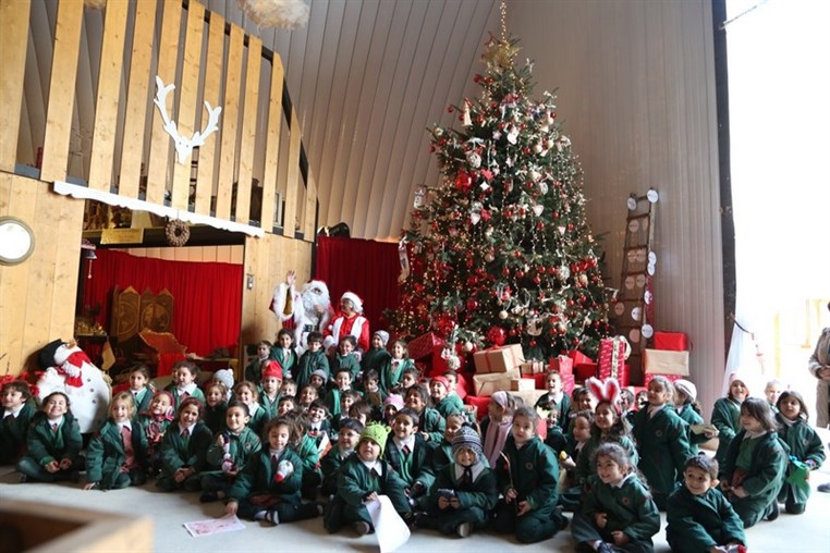 Le Pere Noel installe son atelier a BeitMisk